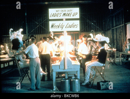 Le riprese di produzione (ALT) ubicazione (ALT) dietro le quinte (ALT) SUL SET (ALT) O/S "My Fair Lady" (1964) con Audrey Hepburn FILM Foto Stock