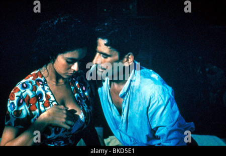 IL POSTINO (1995) Il postino (ALT) MARIA GRAZIA CUCINOTTA,Massimo Troisi PSTM 012 Foto Stock