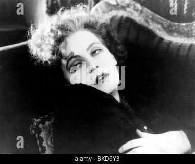 JOYLESS STREET (1925) DIE FREUDLOSE GASSE (ALT) GRETA GARBO JYLS 001DPK-01 Foto Stock