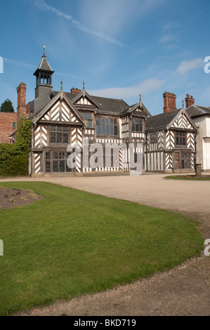 Wythenshawe Hall,Wythenshawe, Manchester, Inghilterra.xvi secolo legno medievale incorniciata Il Grade ii Listed è un edificio. Foto Stock