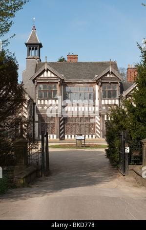 Wythenshawe Hall,Wythenshawe Park, Manchester, Inghilterra.xvi secolo legno medievale incorniciata Il Grade ii Listed è un edificio. Foto Stock