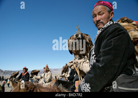 Eagle cacciatori a Golden Eagle Festival. Il bayan Olgii, Mongolia. Foto Stock