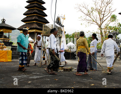 Rituale al galungan festival , importante cerimonia di bali ,Pura Sabakabian,Bebetin, vicino lovina , Bali settentrionale , Indonesia Foto Stock