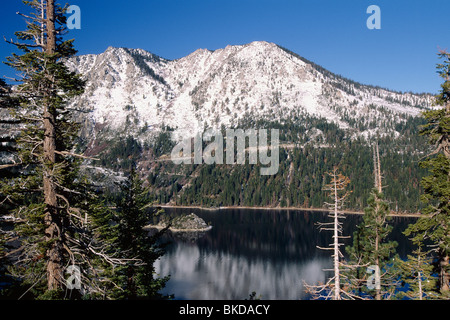 Vista di Emerald Bay con il Fannette Island, il lago Tahoe, California Foto Stock