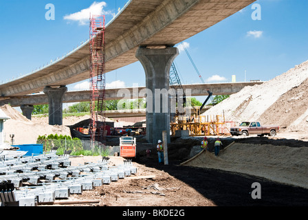 Le attività di costruzione lungo una superstrada a sud di Minneapolis, Minnesota Foto Stock