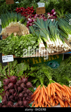 Stallo vegetali, al mercato del sabato, Salamanca Place, Hobart, Tasmania, Australia Foto Stock