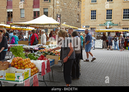 La produzione di stallo, al mercato del sabato, Salamanca Place, Hobart, Tasmania, Australia Foto Stock