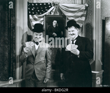 LAUREL E HARDY Laurel e Hardy (ALT) Stan Laurel e Oliver Hardy LAH 011P Foto Stock