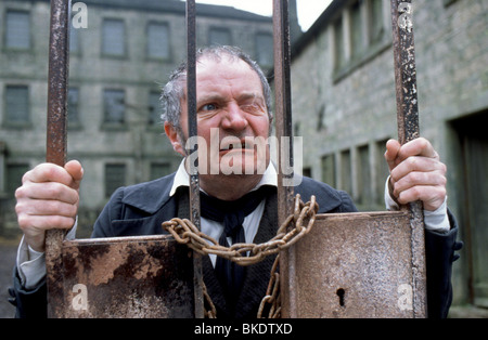 NICHOLAS NICKLEBY (2002) JIM BROADBENT NINI 001 139 Foto Stock