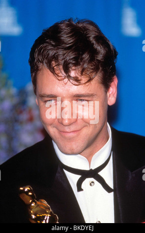 OSCAR-I PREMI (l'OSCAR) (ACADEMY AWARDS) 73RD ACADEMY AWARDS-2001 Russell Crowe miglior attore per GLADIATOR 730S 003 Foto Stock