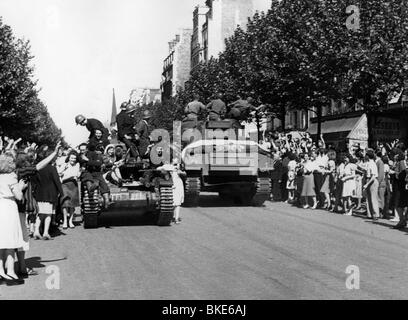 Eventi, Seconda guerra mondiale / seconda guerra mondiale, Francia, invasione 1944, liberazione di Parigi, truppe alleate accolti dai cittadini, agosto 1944, Foto Stock