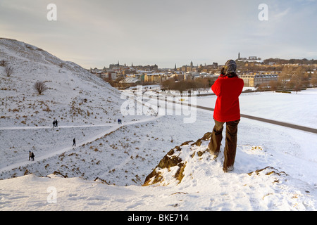 Anno nuovo walkers a Holyrood Park, Edimburgo Foto Stock