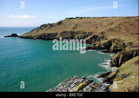 Baia Starehole ,il sud ovest sentiero costiero guardando verso Mew Stone e la testa del bullone, da sharp Tor vicino a Salcombe, South Devon. Foto Stock