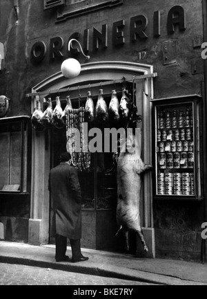 Cibo, carne, macelleria, vetrina con esposizione, Roma, Italia, 1956, Foto Stock