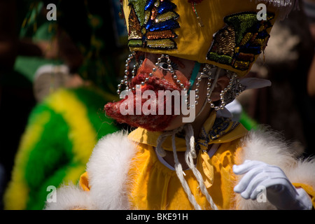 Un ballerino Chinelo esegue durante i festeggiamenti del carnevale in Yautepec, Messico Foto Stock