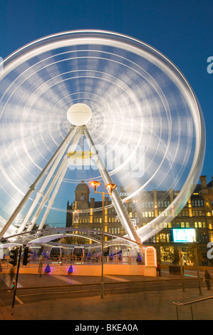 Una ruota panoramica Ferris in Manchester City Centre Regno Unito Foto Stock