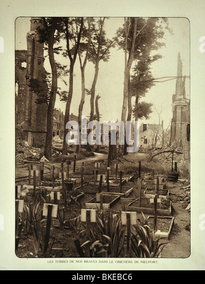 Nuovo sulle tombe dei caduti della prima guerra mondiale i soldati al cimitero di bombardati Nieuport in Fiandra occidentale durante la Prima Guerra Mondiale uno, Belgio Foto Stock