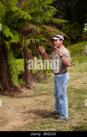 Tour guida, Sarah Island (storico Convict Station), Maquarie Harbour, Western Tasmania, Australia Foto Stock