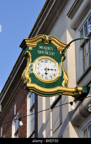 La Marks & Spencer orologio, Montague Street, Worthing, West Sussex, in Inghilterra, Regno Unito Foto Stock