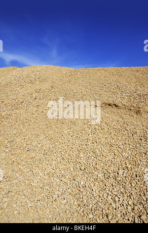 Giallo sabbia ghiaia di cava per la montagna di cemento da costruzione Foto Stock