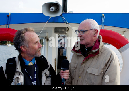 BBC Radio Cumbria Martin Lewes intervista Cumbria intervistando MNR Slattery Cattolica Foto Stock