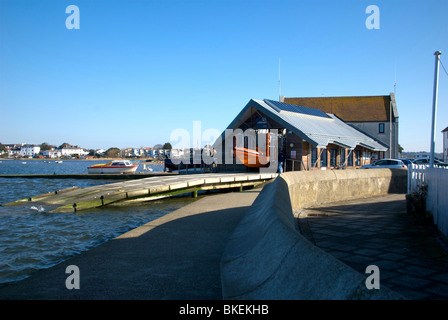 Mudeford Quay Hampshire REGNO UNITO Lancio scialuppa di salvataggio Foto Stock