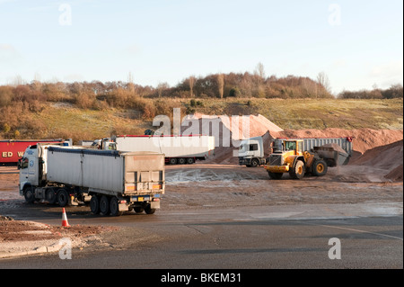 Camion carico di sale di roccia in miniera per strada de-icing Foto Stock