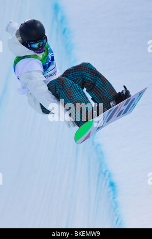 Peetu Piiroinen (FIN) concorrenti negli uomini della Snowboard Halfpipe evento presso il 2010 Giochi Olimpici Invernali Foto Stock