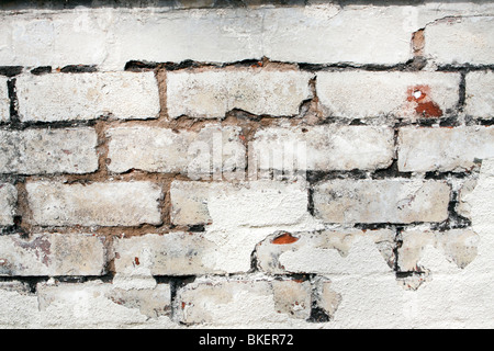 Manutenzione della casa in mattoni in necessità di repointing e pittura Foto Stock