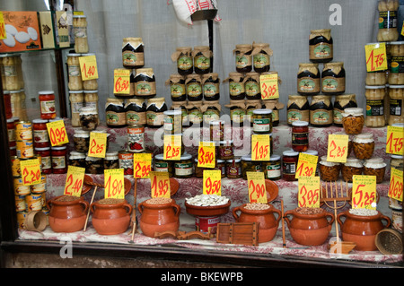Madrid Spagna spagnolo droghiere supermercato fagioli Foto Stock