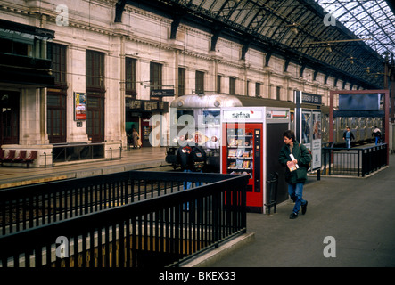 Persone, passeggeri, Bordeaux St Jean railway station, stazione ferroviaria, Gare St Jean, Bordeaux Aquitania, in Francia, in Europa Foto Stock