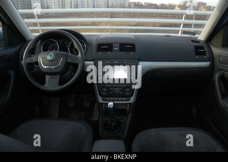 Skoda Yeti TDI 2.0 4x4 - 2009 - Ceca popolare SUV compatto - interno, cruscotto, pozzetto, console, volante Foto Stock