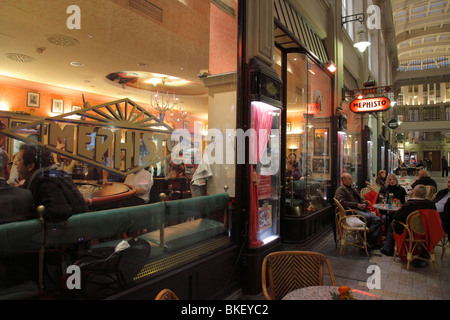 Mephisto Bar il più giovane parte dello storico ristorante Auerbach's Keller a Leipzig, Germania; Goethe era ospite qui. Foto Stock