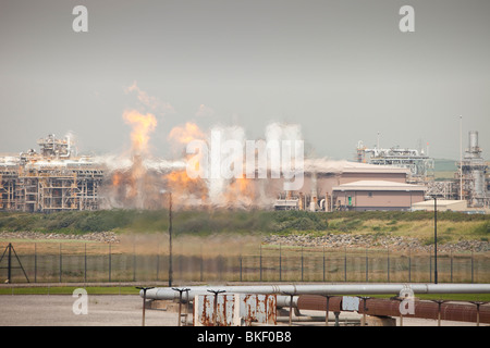 Svasatura off gas a un impianto di trattamento di gas a Rampside vicino a Barrow in Furness, Regno Unito, Foto Stock