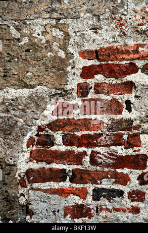 Vecchio rosso mattone e cemento grunge sfondo a parete Foto Stock