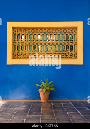 Vetro colorato a Giardino Majorelle a Marrakech, Marocco Foto Stock