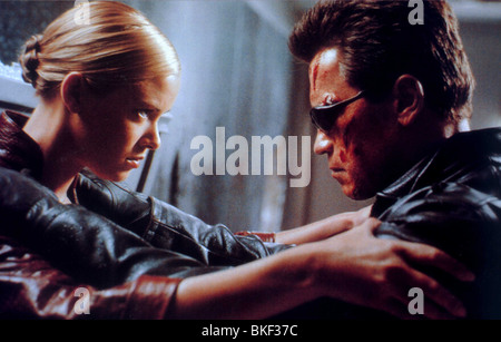 TERMINATOR 3:aumento delle macchine (2003) T3(Alt) Kristanna Loken, Arnold Schwarzenegger TMR3 002FOH Foto Stock