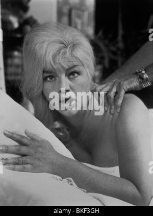 Teatro di sangue (1973) Diana Dors TOB 001 Foto Stock