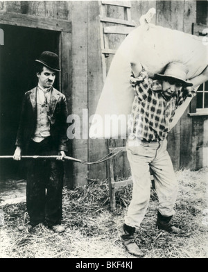 Il Barbone (1915) charlie chaplin TRMP 001P Foto Stock