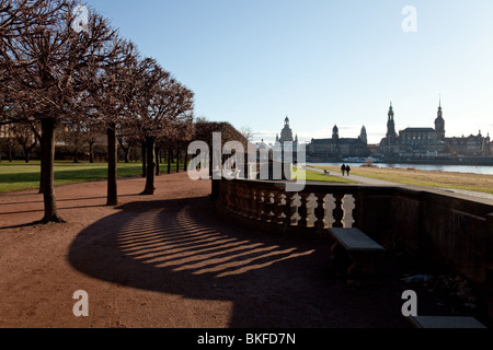 Vista panoramica su una balaustra per il centro storico di Dresda, Germania Foto Stock