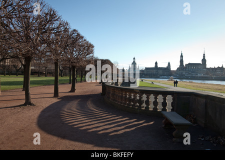 Vista panoramica su una balaustra per il centro storico di Dresda, Germania Foto Stock