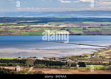 Vista da cnoc Fyrish off A836 vicino Alness affacciato Cromarty Firth & Nigg bay, Scozia in Primavera Foto Stock