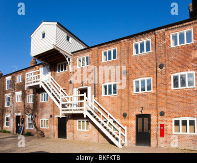 Magazzino convertito per l'utilizzo commerciale e residenziale a Snape Maltings, Suffolk, Regno Unito Foto Stock