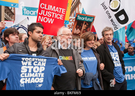 Celebrità a l'onda un grande cambiamento climatico nel rally di Londra. Foto Stock