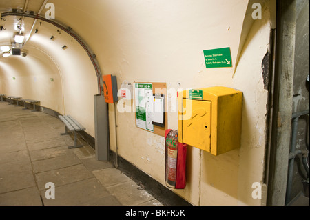 Al di sotto di Birkenhead Mersey Tunnel di Queensway Liverpool Regno Unito Foto Stock