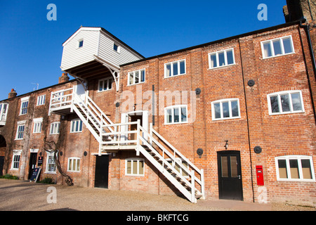 Magazzino convertito per l'utilizzo commerciale e residenziale a Snape Maltings, Suffolk, Regno Unito Foto Stock