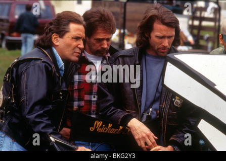 MICHAEL BAY (DIR) ritratto sul set bot cattivo (1995) con Don Simpson e Jerry Bruckheimer (PRO MBAY) 008 Foto Stock