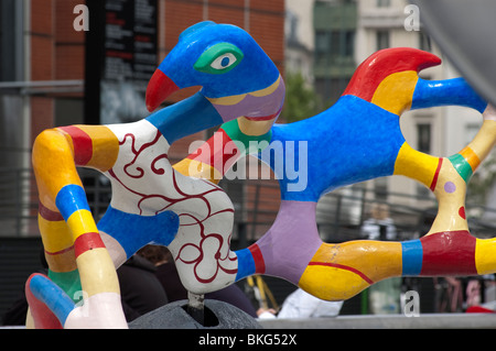 Posizionare Stravinsky accanto al Centre Pompidou di Parigi, Francia Foto Stock