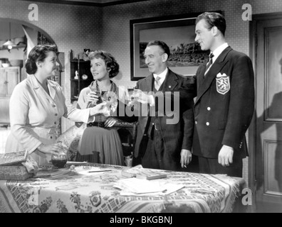 Il Gay cane (1954) MEGS JENKINS, Petula Clark, WILFRED PICKLES GAGG 004P Foto Stock