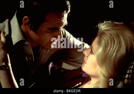 HUSTLE (1975) Burt Reynolds, Catherine Deneuve HUST 001 Foto Stock